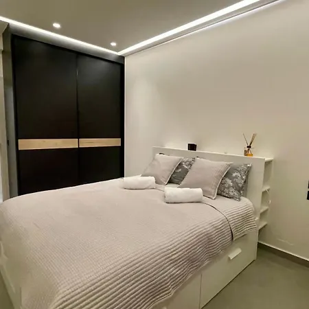 Maison 49 Luxury פאטרה